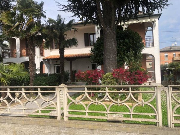 casa indipendente in vendita a Ferrara in zona Porotto / Cassana