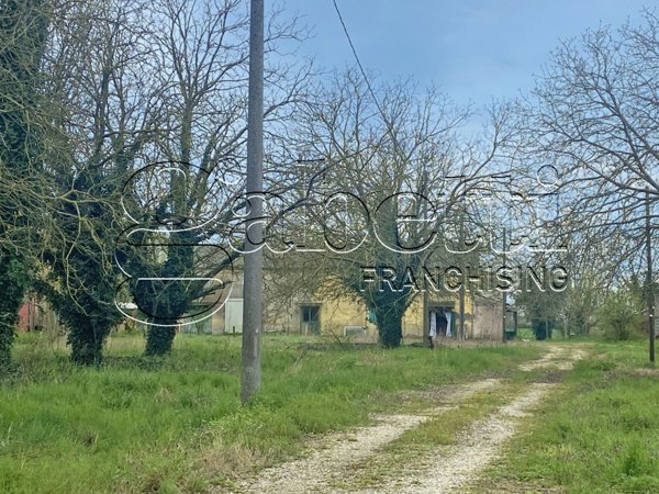 casa indipendente in vendita a Ferrara