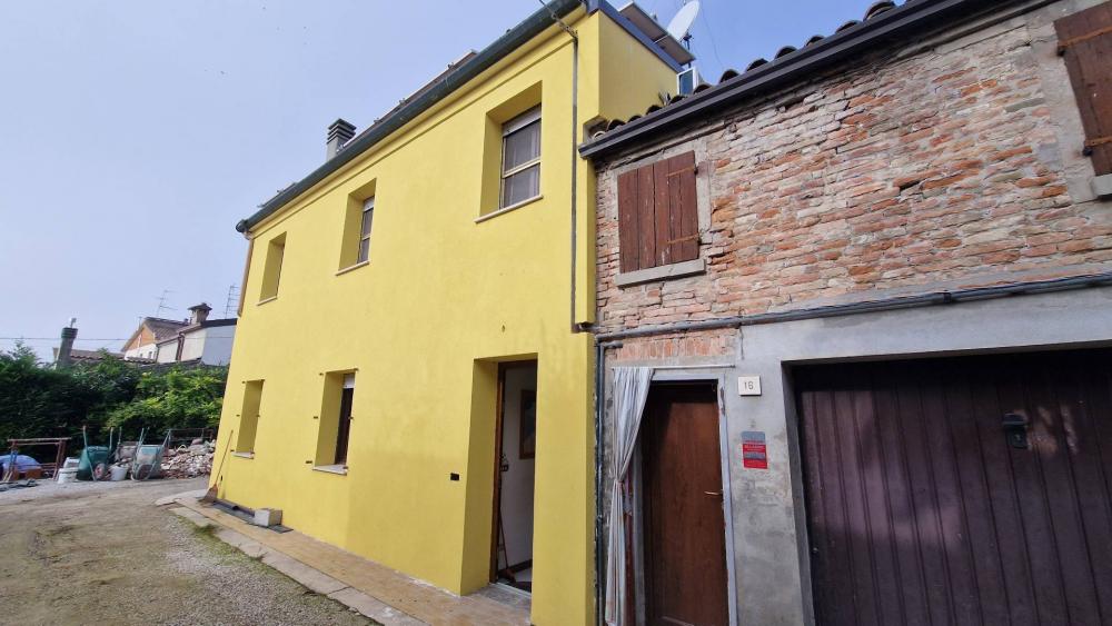 casa indipendente in vendita a Ferrara in zona Baura