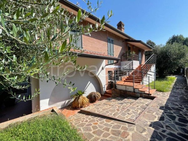 casa indipendente in vendita a Ferrara in zona Centro Storico