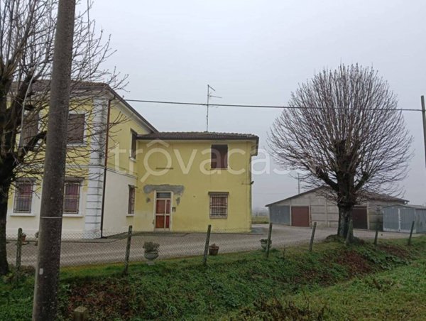 casa indipendente in vendita a Ferrara in zona Correggio