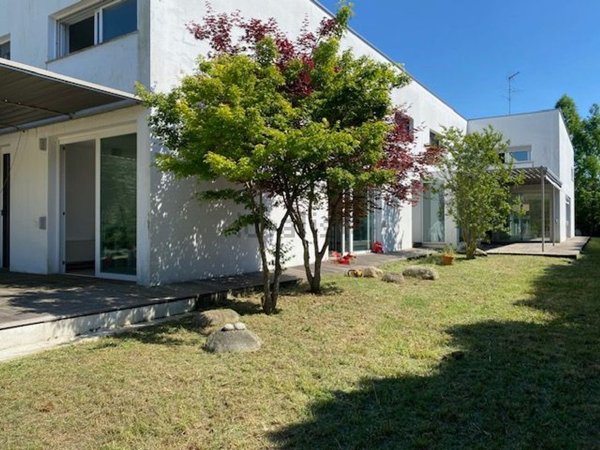 casa indipendente in vendita a Ferrara in zona Centro Storico