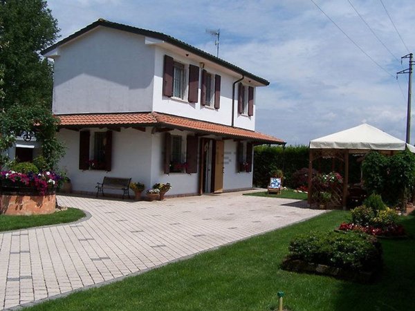 casa indipendente in vendita a Ferrara