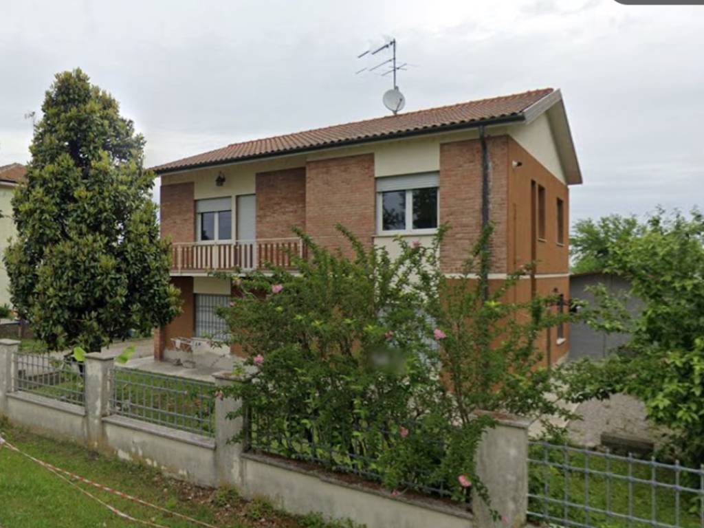 casa indipendente in vendita a Ferrara in zona Villanova