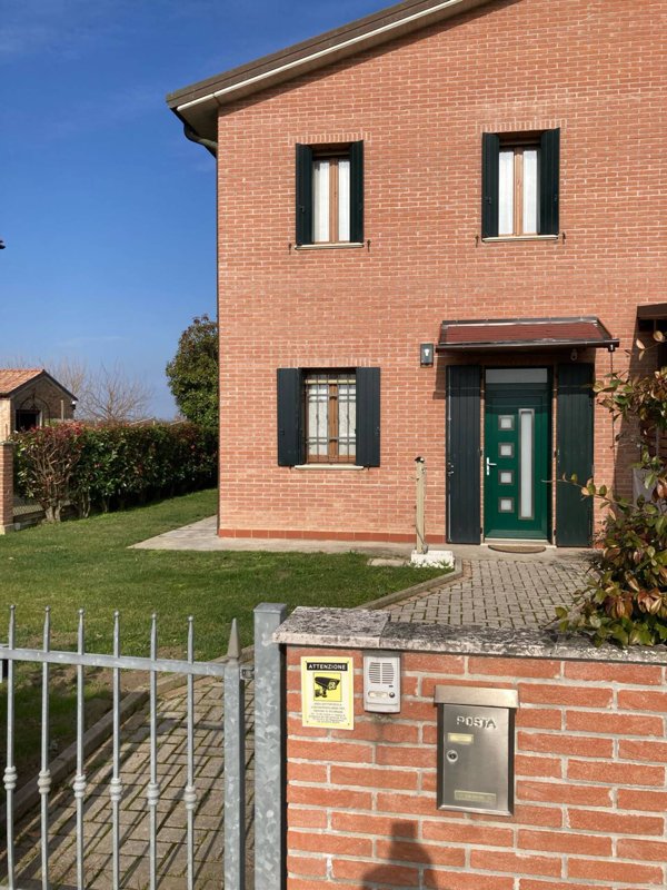 casa indipendente in vendita a Ferrara in zona San Martino