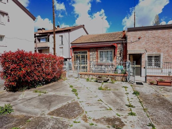casa indipendente in vendita a Ferrara
