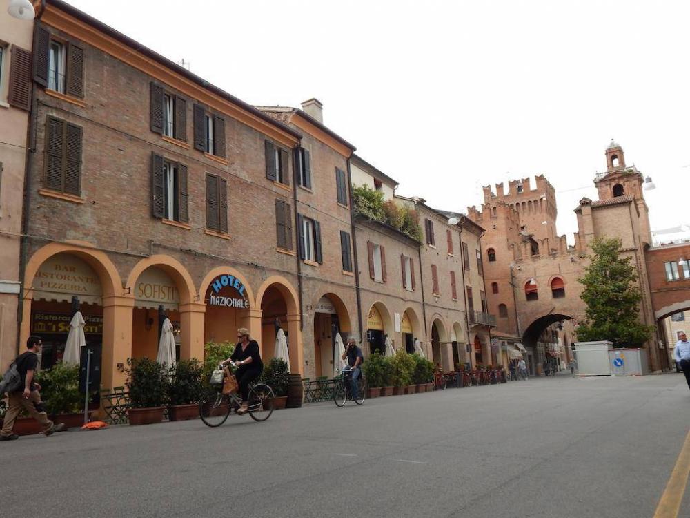 negozio in vendita a Ferrara in zona Centro Storico