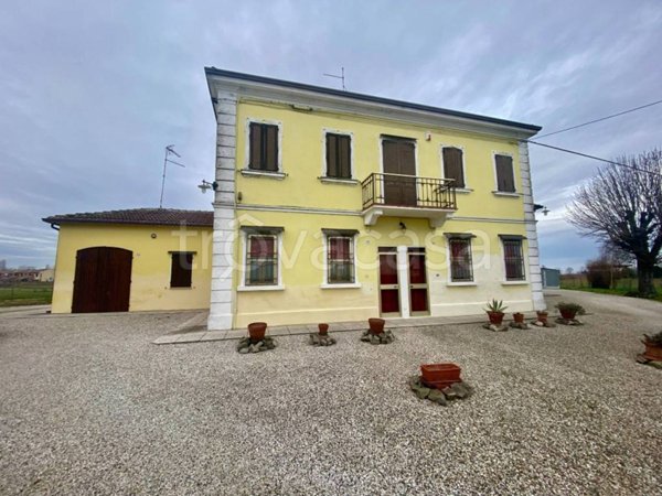 casa indipendente in vendita a Ferrara in zona Baura