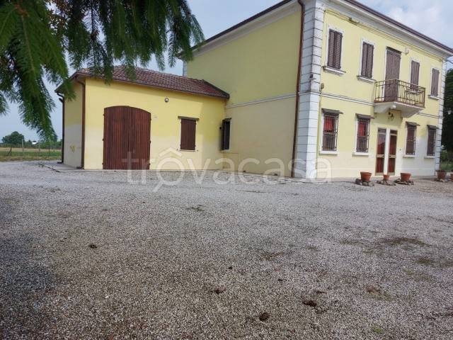 casa indipendente in vendita a Ferrara in zona Baura