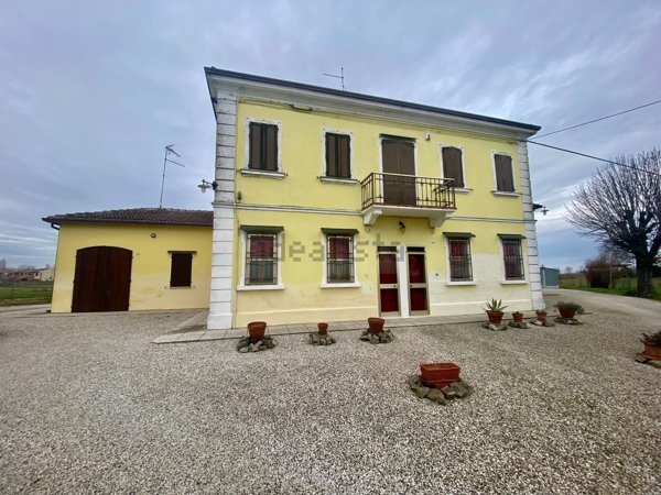 casa indipendente in vendita a Ferrara