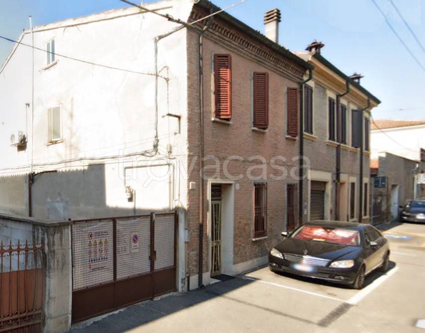 casa indipendente in vendita a Ferrara
