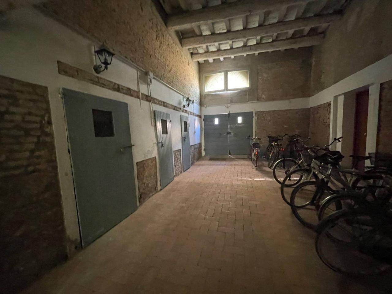 appartamento in vendita a Ferrara in zona Centro Storico