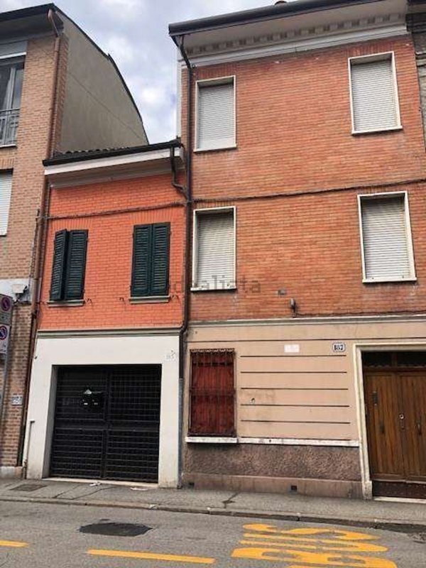 casa indipendente in vendita a Ferrara in zona Centro Storico