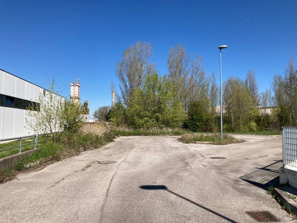 terreno edificabile in vendita a Ferrara