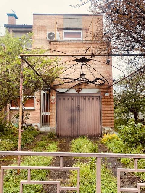 casa indipendente in vendita a Ferrara