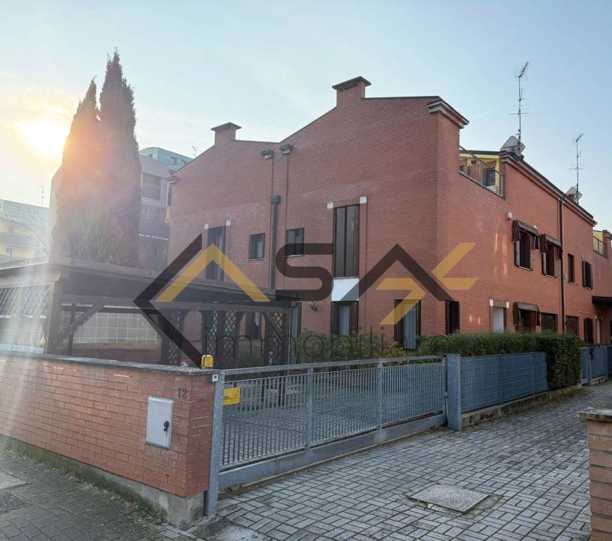 casa indipendente in vendita a Ferrara