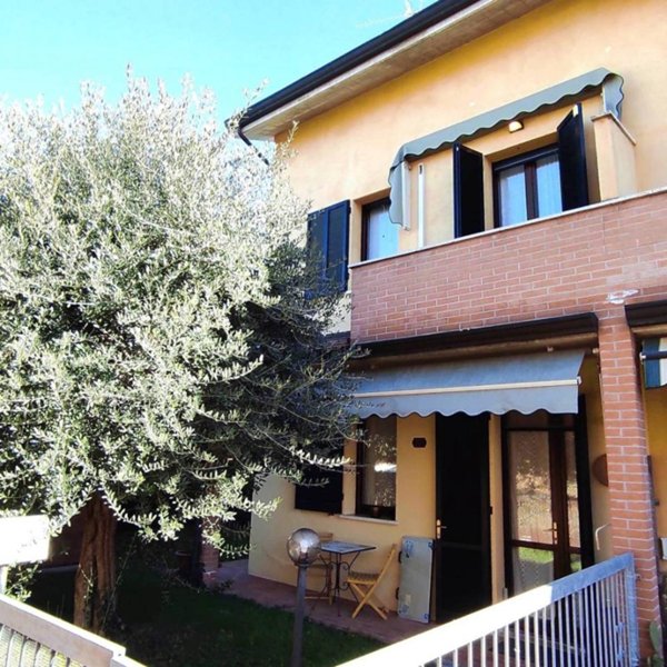 casa indipendente in vendita a Ferrara in zona Marrara