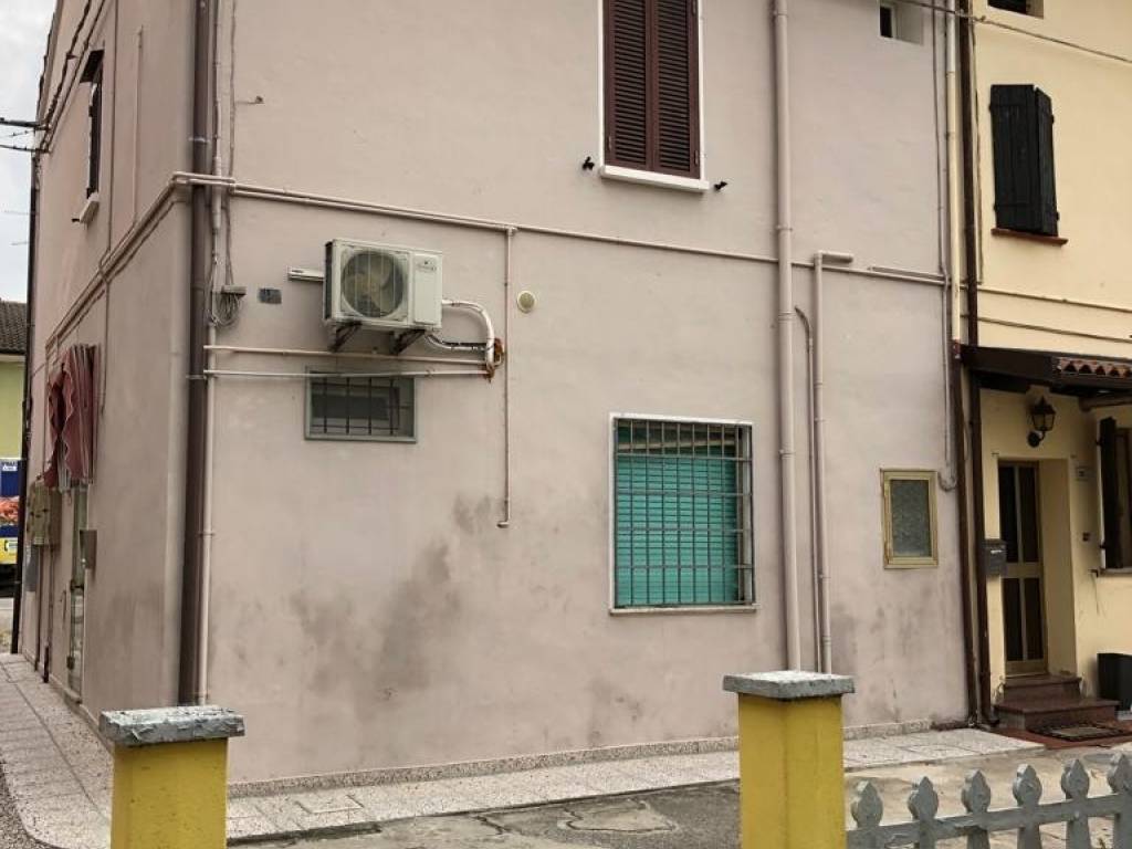 negozio in vendita a Ferrara in zona San Martino