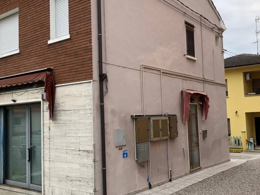 negozio in vendita a Ferrara in zona San Martino