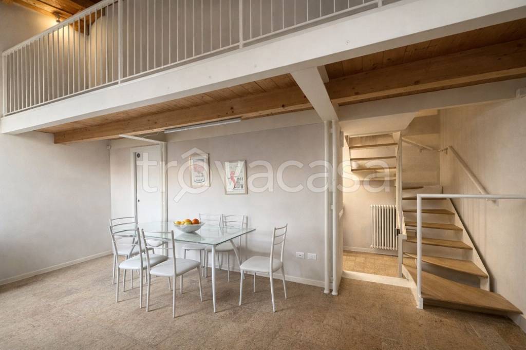 casa indipendente in vendita a Ferrara in zona Centro Storico