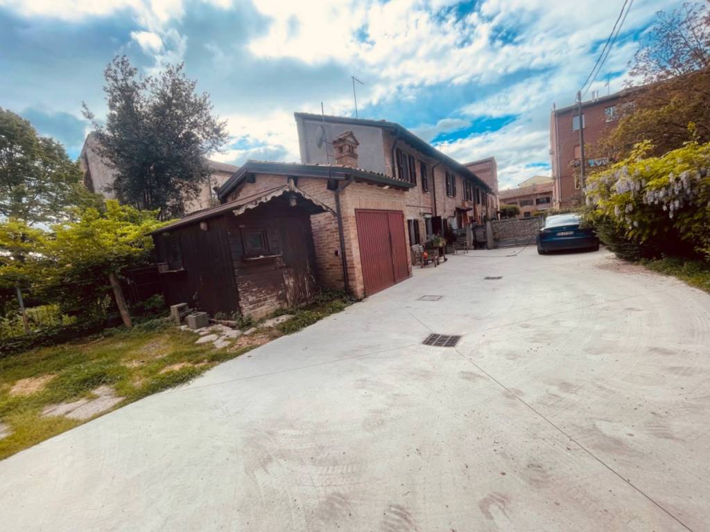 casa indipendente in vendita a Ferrara in zona Centro Storico