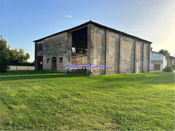casa indipendente in vendita a Ferrara