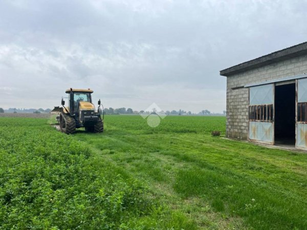 locale di sgombero in vendita a Ferrara in zona Quartesana