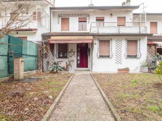 casa indipendente in vendita a Ferrara in zona Villanova