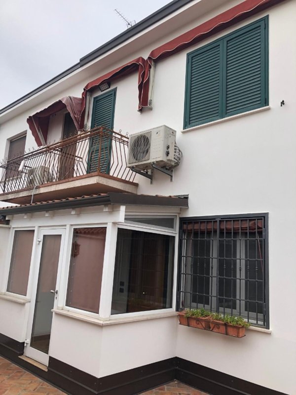 casa indipendente in vendita a Ferrara