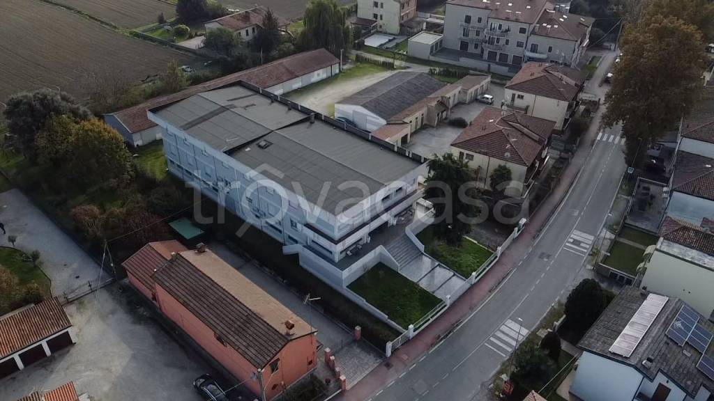 locale commerciale in vendita a Ferrara in zona Francolino