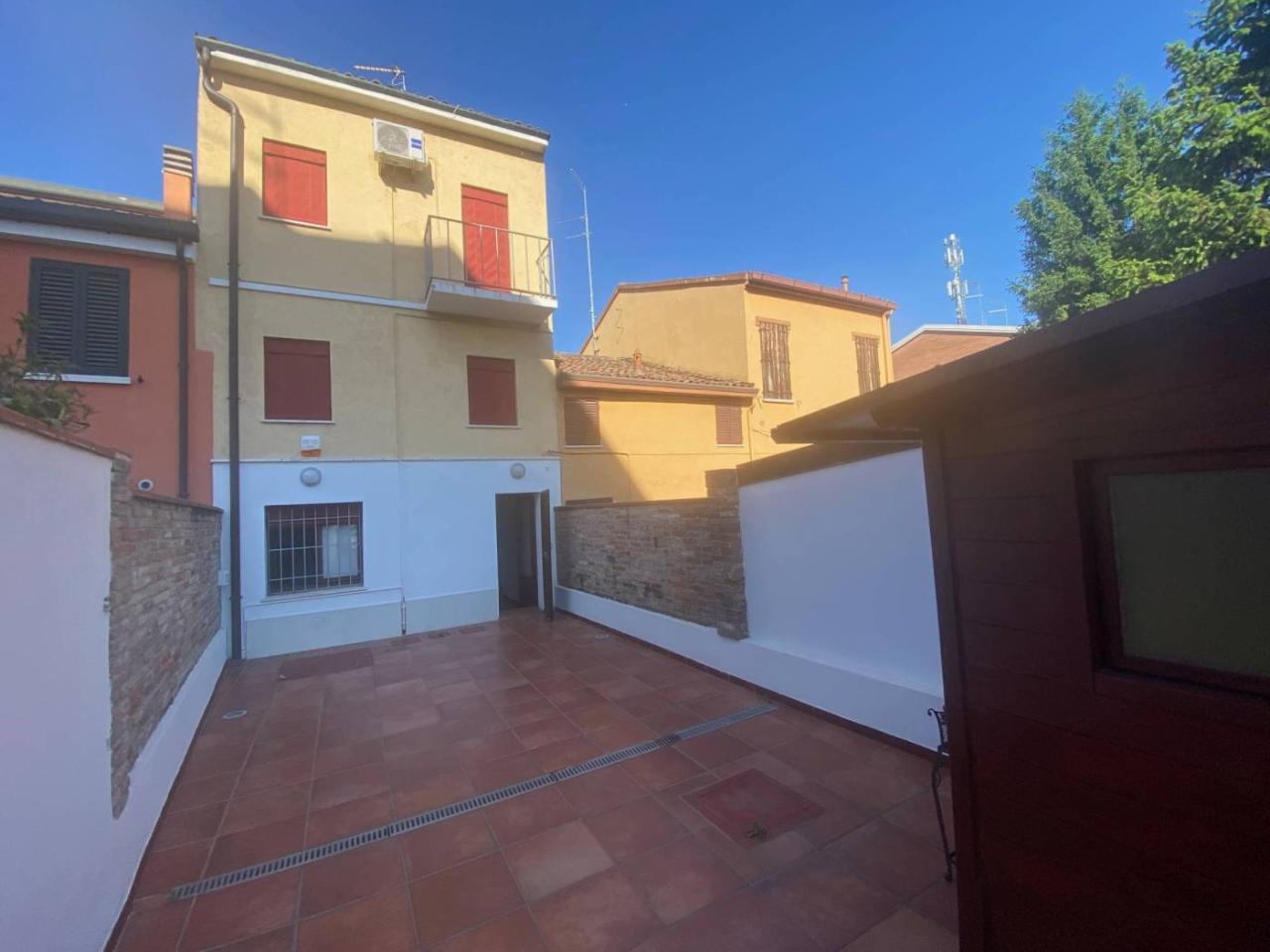 casa indipendente in vendita a Ferrara