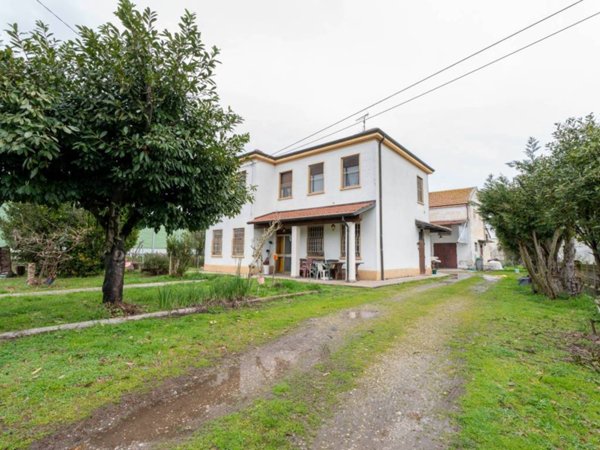 casa indipendente in vendita a Ferrara