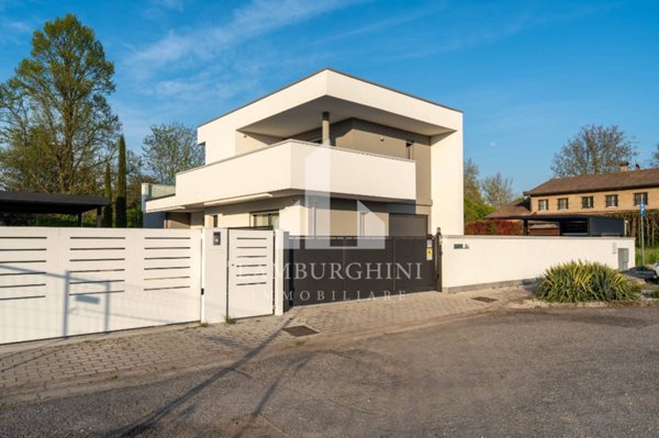 casa indipendente in vendita a Ferrara in zona Centro Storico
