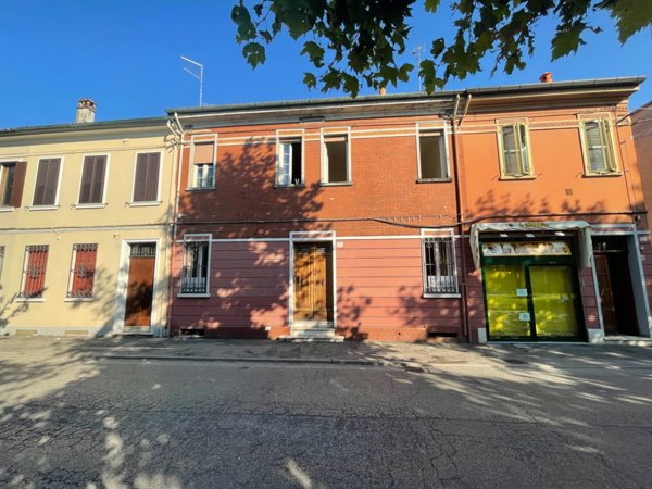 casa indipendente in vendita a Ferrara in zona Centro Storico
