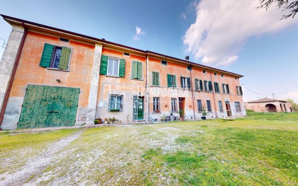 casa indipendente in vendita a Ferrara in zona Casaglia