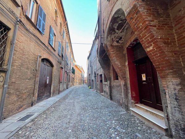 appartamento in vendita a Ferrara in zona Centro Storico