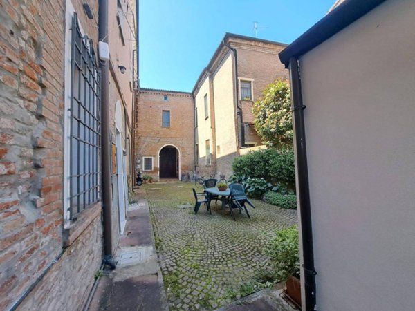 appartamento in vendita a Ferrara in zona Centro Storico
