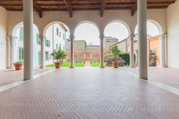 appartamento in vendita a Ferrara in zona Centro Storico
