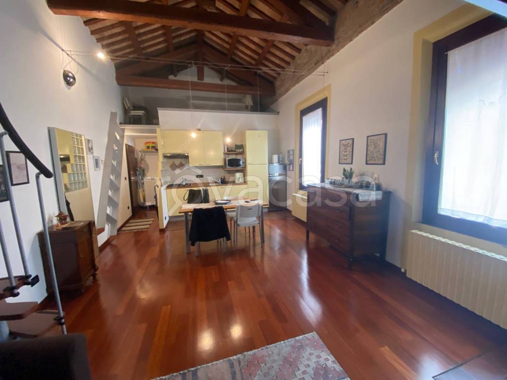 appartamento in vendita a Ferrara in zona Centro Storico