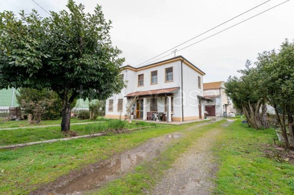 casa indipendente in vendita a Ferrara