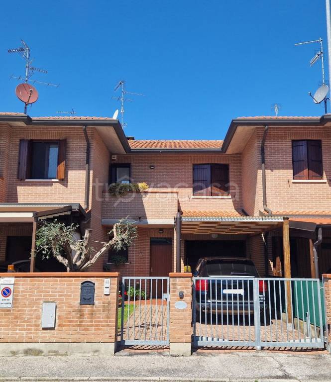 casa indipendente in vendita a Ferrara