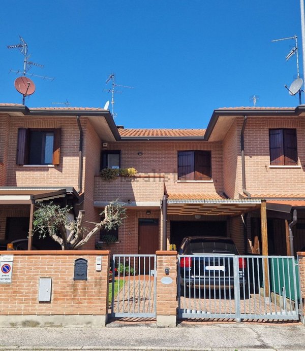 casa indipendente in vendita a Ferrara