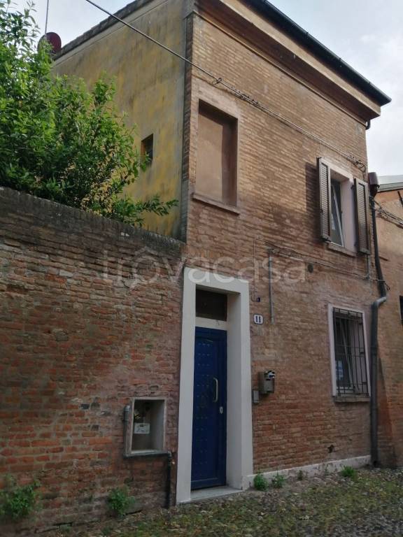 casa indipendente in vendita a Ferrara in zona Centro Storico