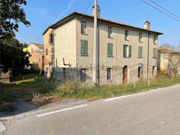 casa indipendente in vendita a Ferrara in zona Marrara