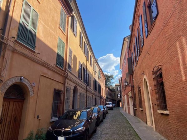 appartamento in vendita a Ferrara in zona Centro Storico