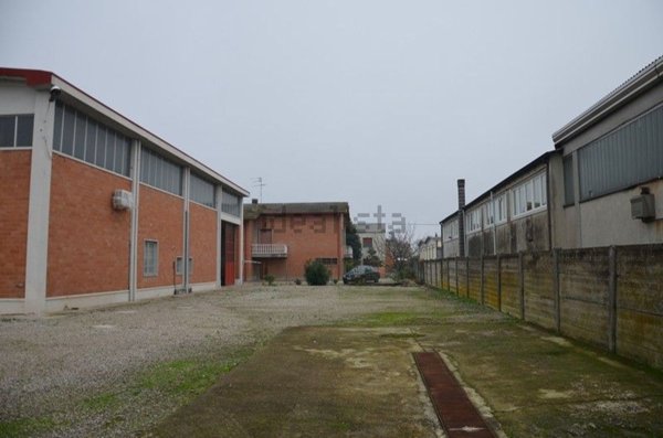 casa indipendente in vendita a Ferrara