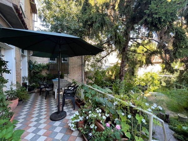 casa indipendente in vendita a Ferrara in zona Centro Storico