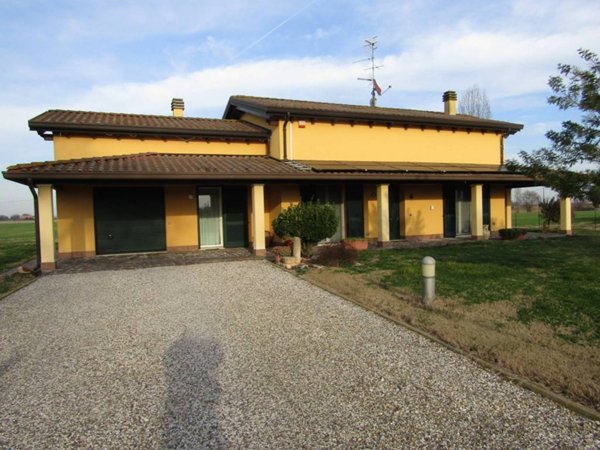 casa indipendente in vendita a Ferrara in zona Villanova