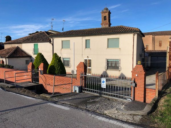 casa indipendente in vendita a Ferrara in zona Baura