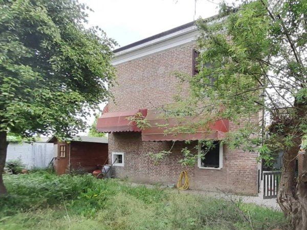 casa indipendente in vendita a Ferrara